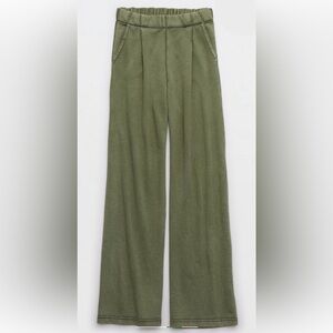 NWOT-Aerie New Heights Trouser in color Olive-Fun. Size Medium Short.